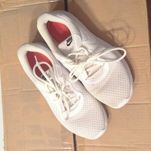 Nike Tanjun Sneaker White Ladies Size 8.5